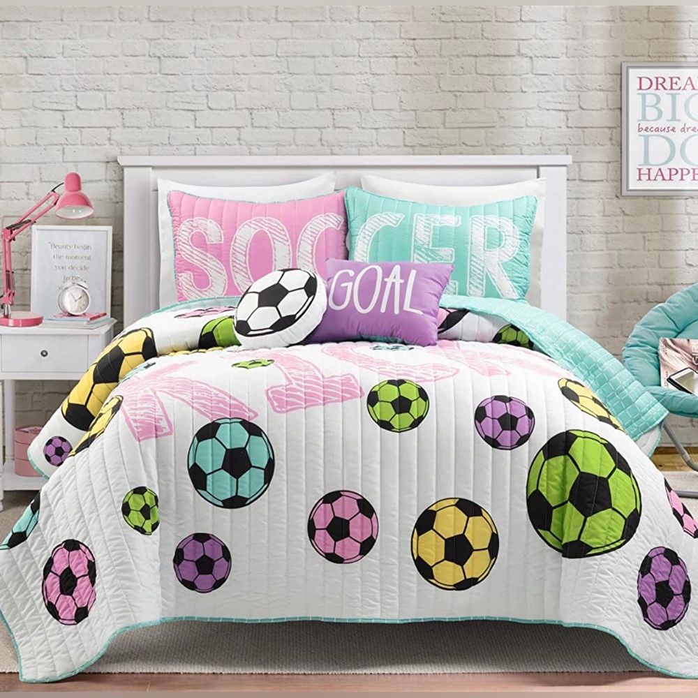 NWT Full/Queen Soccer-Theme 5-Piece Quilt Set